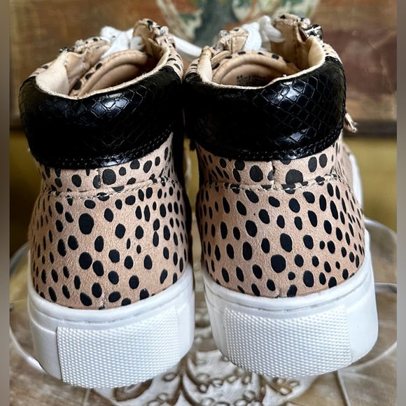 EUC Universal Threads “Brooklin” High-Top Sneakers Brown Leopard Print. Size 8.5 - Picture 9 of 12